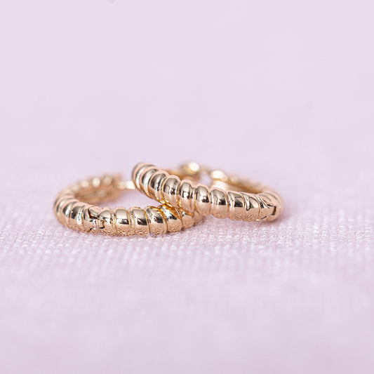 Tiny Twist Huggies